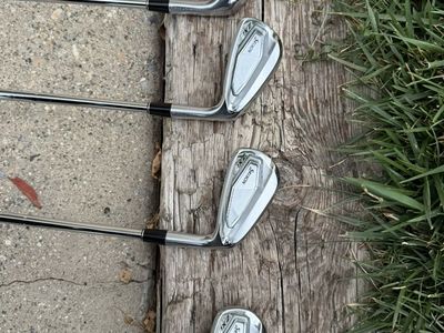 Srixon ZXi5 AW-8iron (4 clubs)
