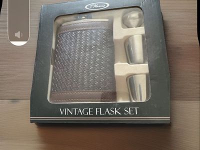 T. Harris Vintage Flask Set New
