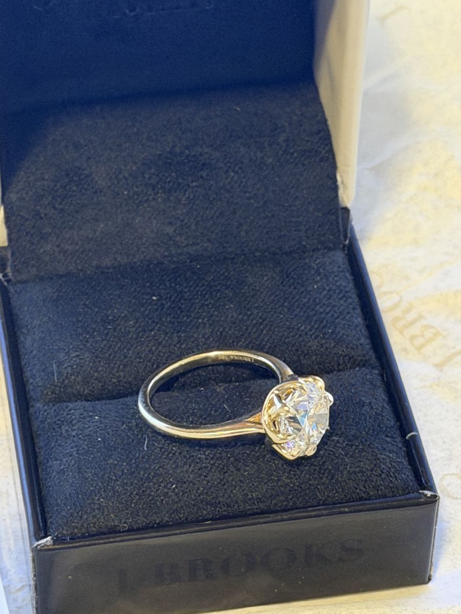 3.24 CT Lab-Grown Diamond Engagement Ring Round Brilliant F VS2