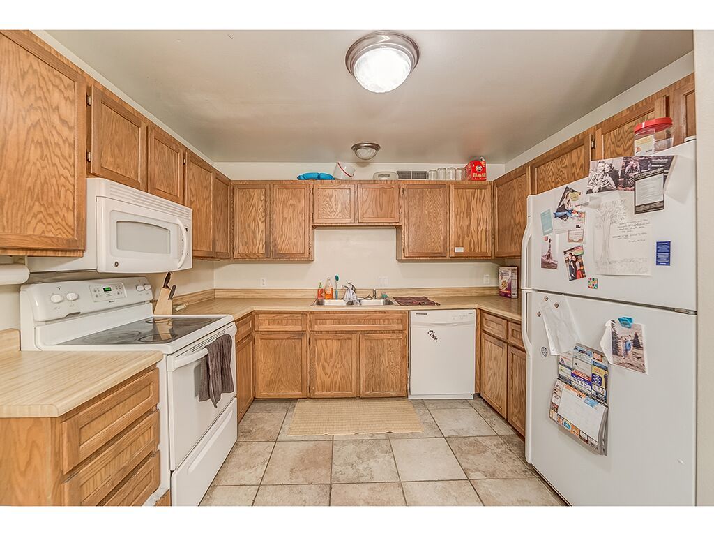 One woman's contract available at BYU for Middle Cambridge on condo row (737 E 750 N #1) for 2026-2027 school year.