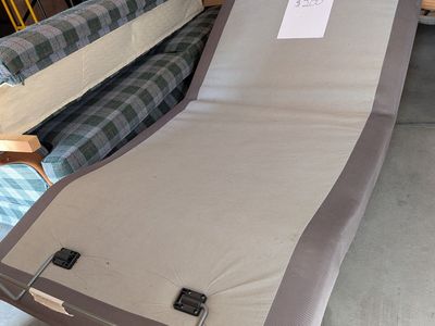 Adjustable twin bed base