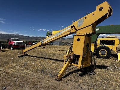 Truck mounted crane