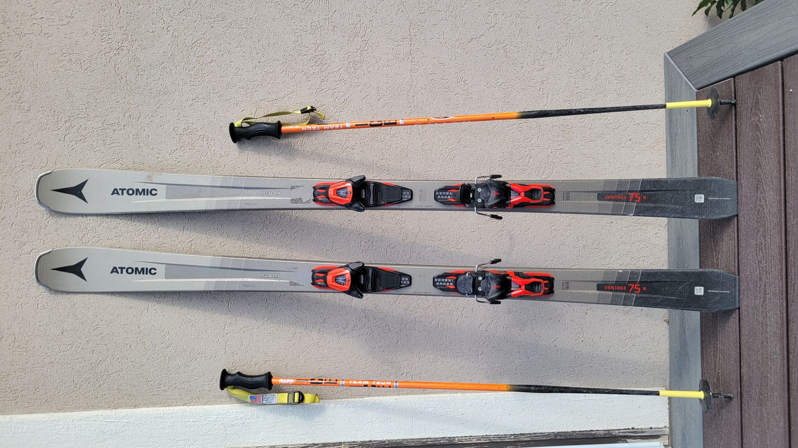 atomic vantage 75 r 169 cm, L10 bindings + Poles (excellent condition), Atomic Skis with bindings, Vantage 75 R, skis