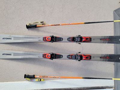 atomic vantage 75 r 169 cm, L10 bindings + Poles (excellent condition), Atomic Skis with bindings, Vantage 75 R, skis