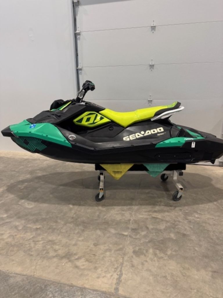 2019 Sea-Doo Spark® Trixx™ 3-up Rotax® 900 H.O. ACE™ IBR & Sound System