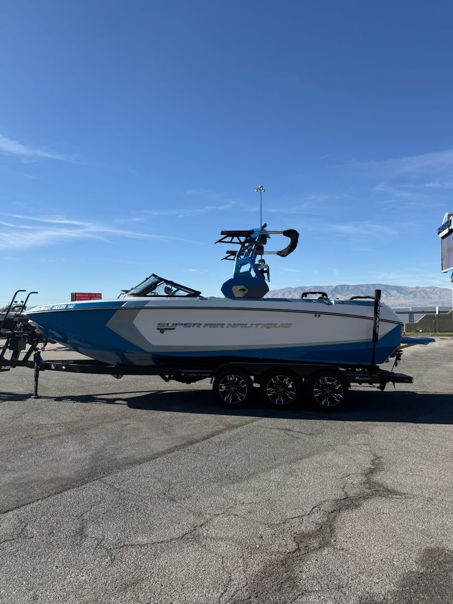 Nautique G25 Surf Boat