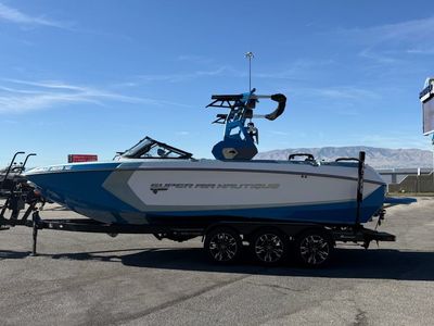 Nautique G25 Surf Boat