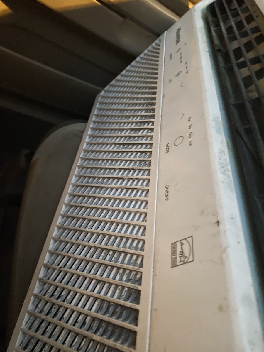 Hisense AW0822CW1W 8000 BTU 115V Window Type Air Conditioner