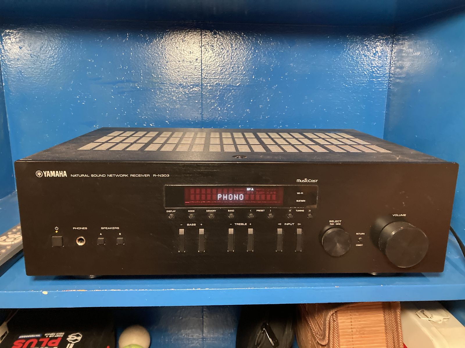Yamaha R-N303 Stereo Receiver - Bluetooth - Phono - 2 Channel
