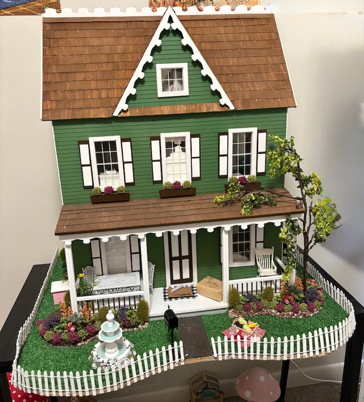 Dollhouse Doll House Fully Furnished 1:12 scale