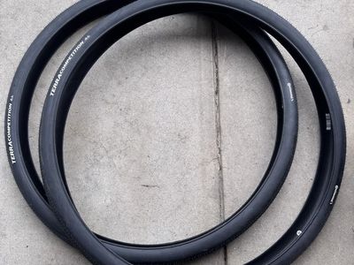 Continental Terra competition 700x45 tubeless gravel tires brand new