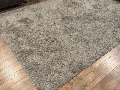 Cozy Gray Shag Area Rug - Soft & Plush for Living Room/Bedroom, Good Condition