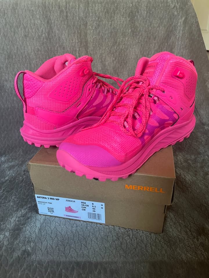 Never Used: Merrell Knockout Pink Hiking Boots US 9 EUR 40