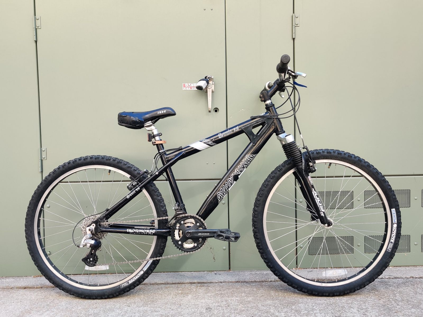 Ironhorse Sonic Mountain Bike SB114-26