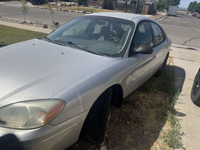 2004 Ford Taurus