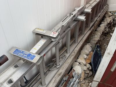 Ladders with ladder jacks