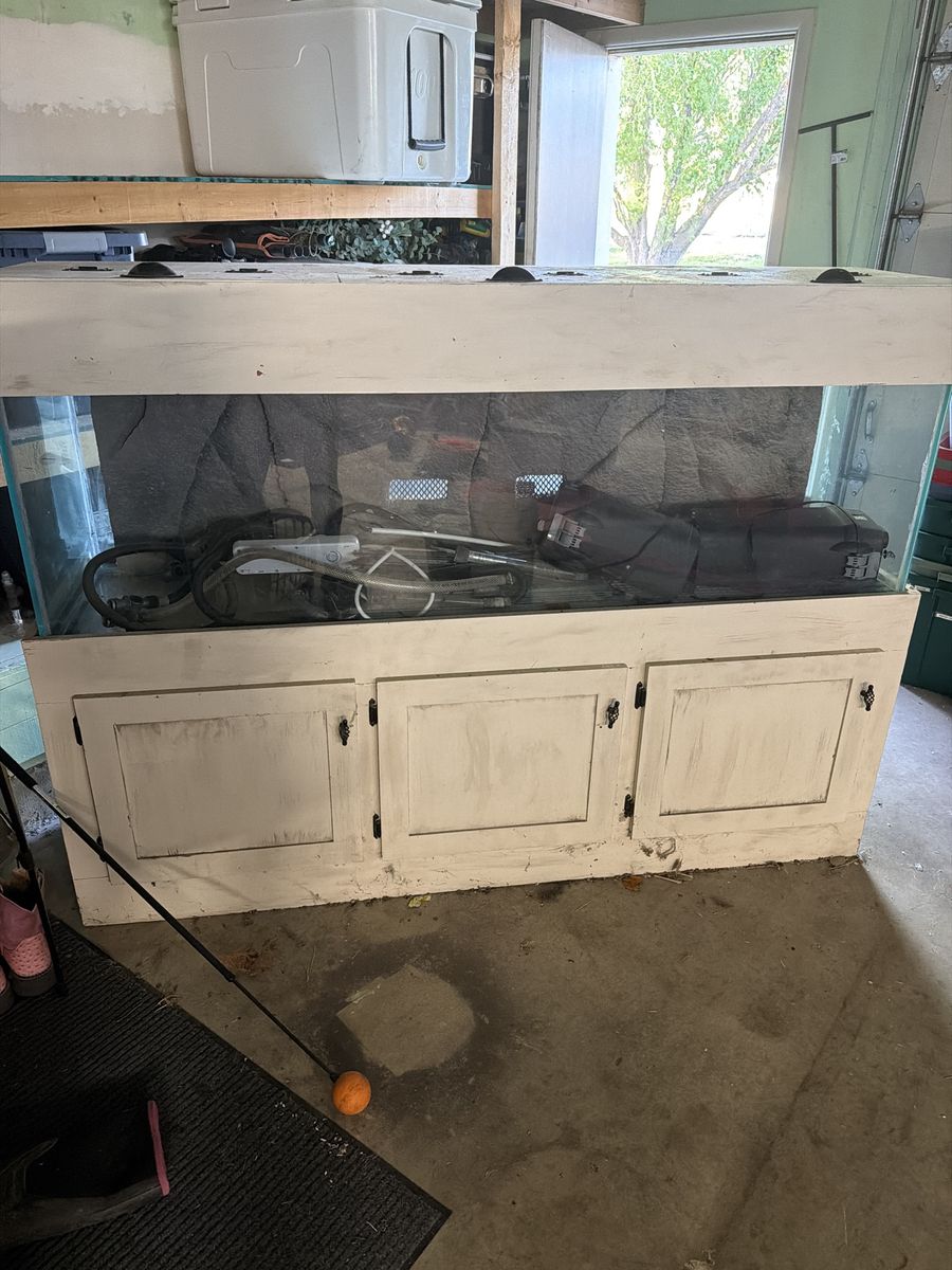 125 gallon fish tank with Stand