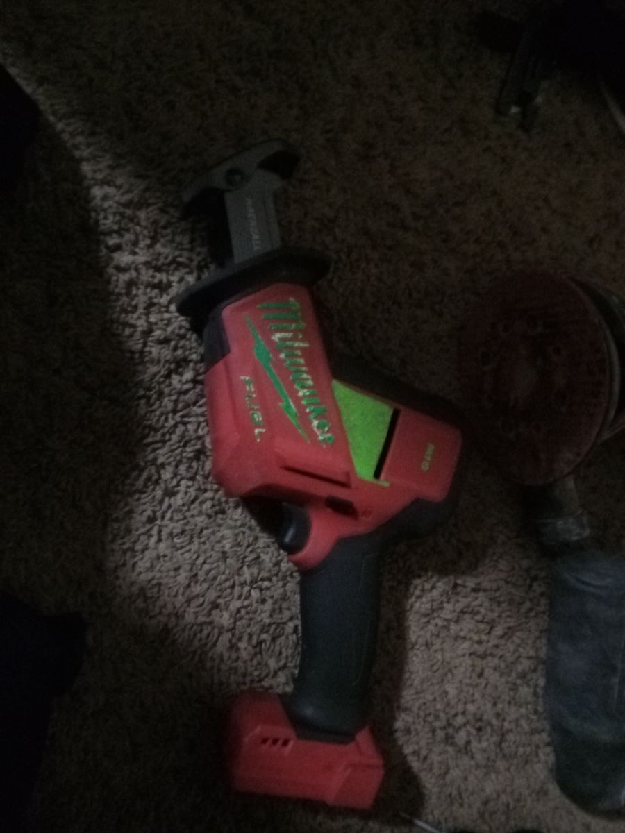 Milwaukee hacksaw, Sander 18v