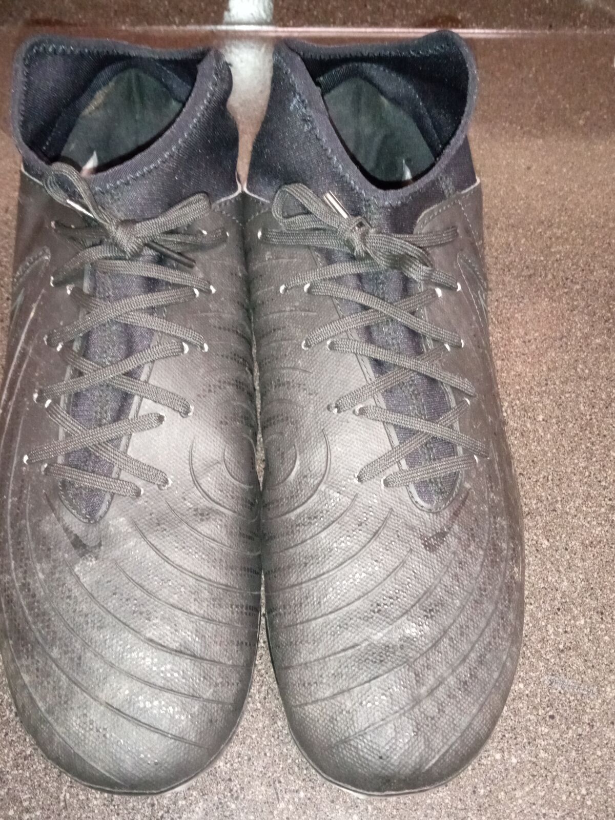 Nike black phantom soccer cleats size 10