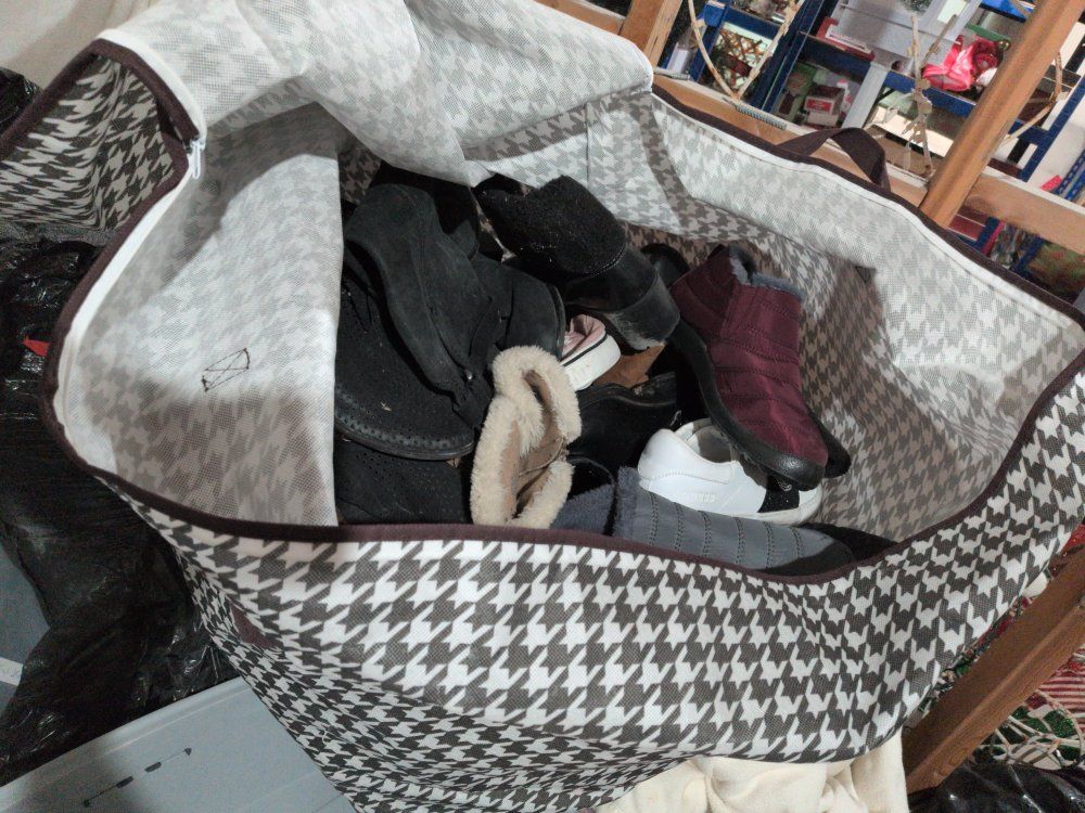 an entire bag of size 8 fancy shoes you name it. the kind it's in here