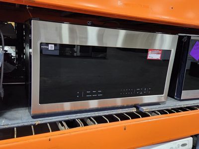 Beautiful Samsung Stainless steel over the range Microwave! W-Warranty