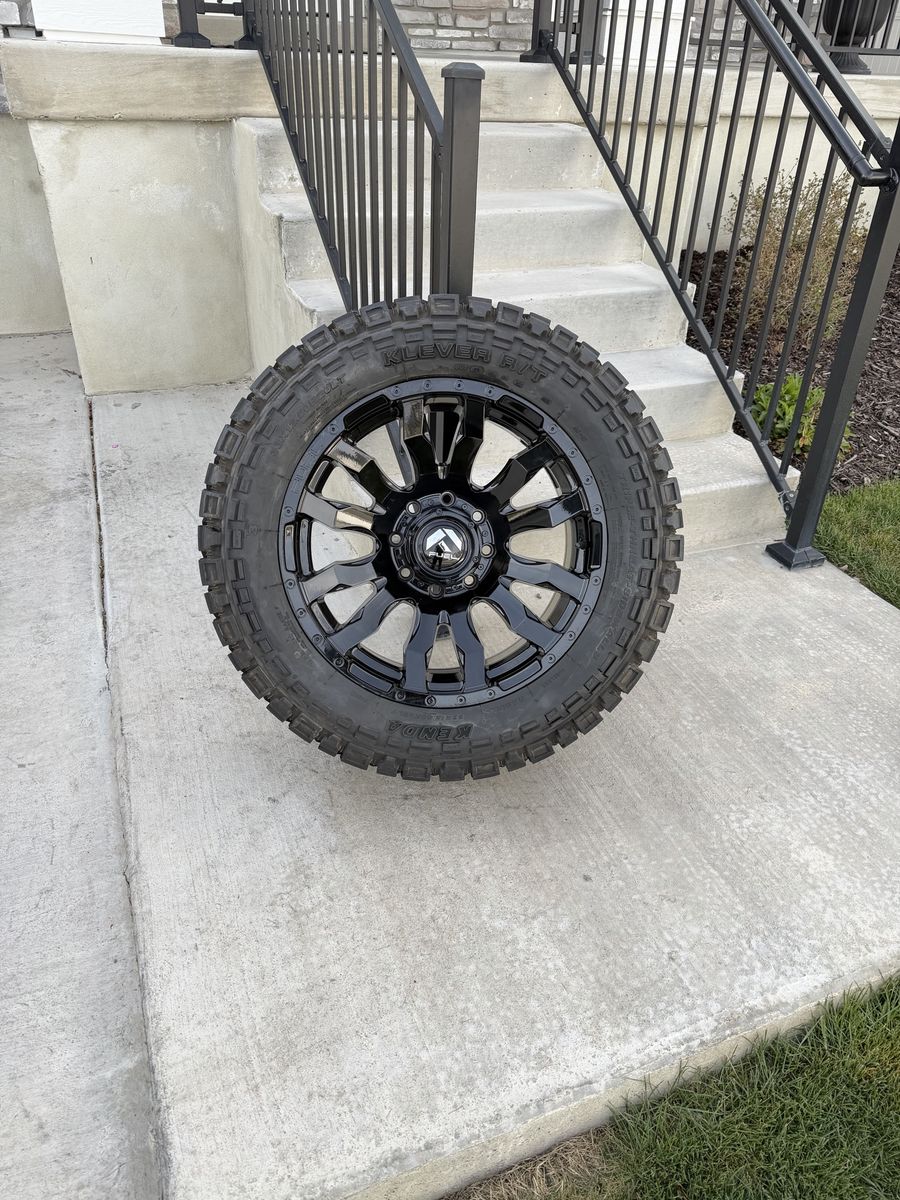 Dodge Ram 3500 Rims and Tires 33/12.50R20