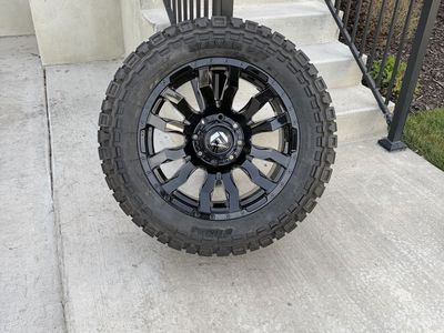 Dodge Ram 3500 Rims and Tires 33/12.50R20