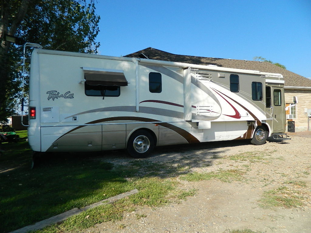 3 Slides Diesel Pusher Motorhome 2004 National RV TropiCal Class A Freightliner Chassis