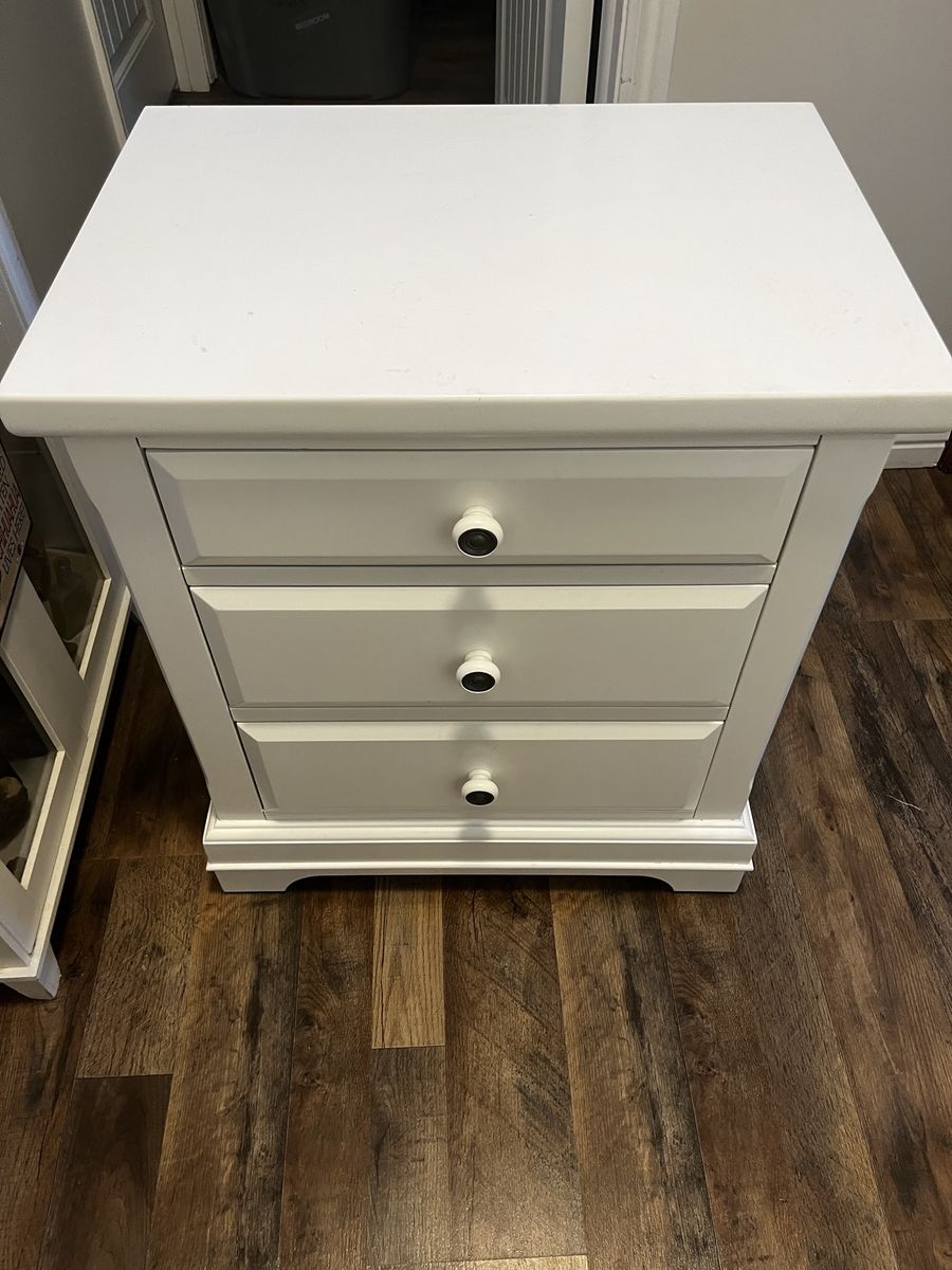 Small nightstand/dresser