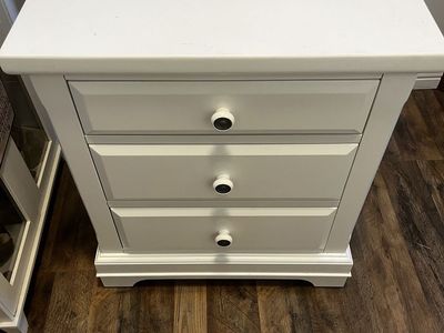 Small nightstand/dresser