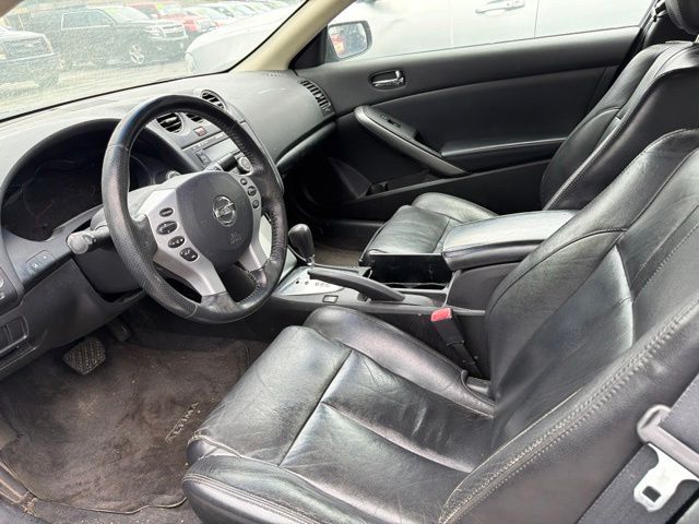 Main image 3
