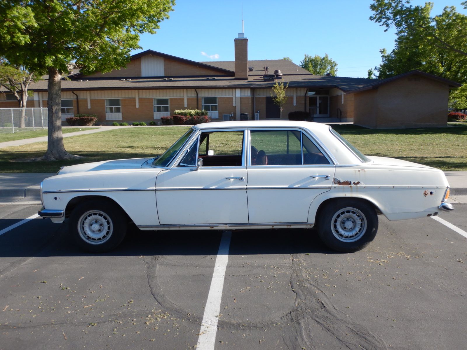 1970 Mercedes-Benz 200 series 