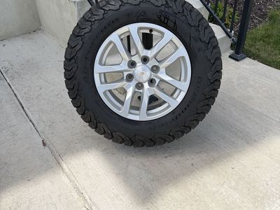 Chevy Silverado 1500 Rims and Tires 265/70R18