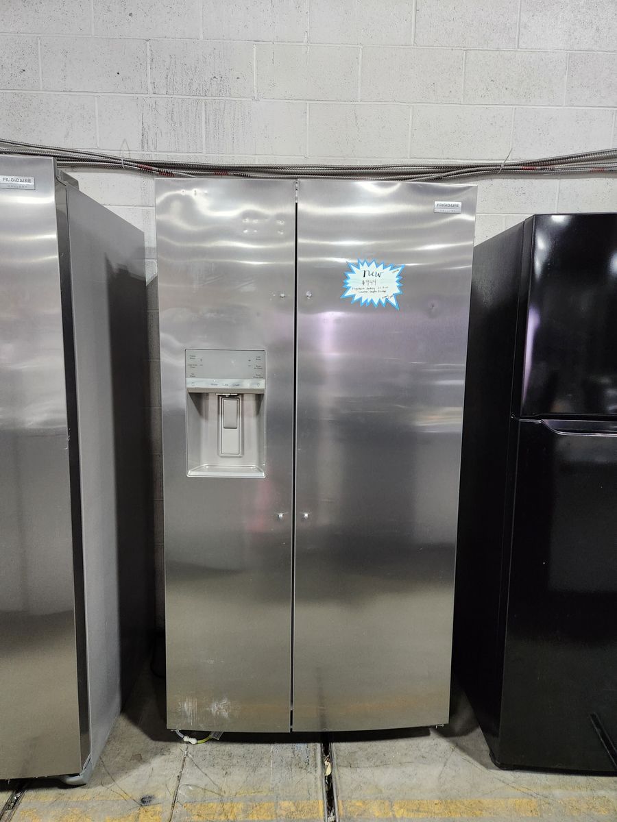BRAND NEW! FRIGIDAIRE GALLERY 22.3 CF COUNTER DEPTH FRIDGE