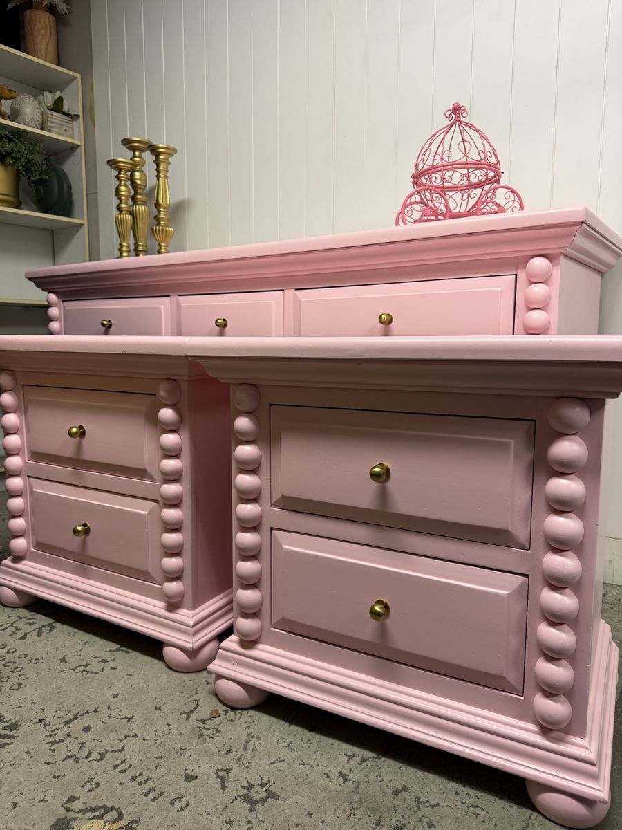 Pink Broyhill dresser set