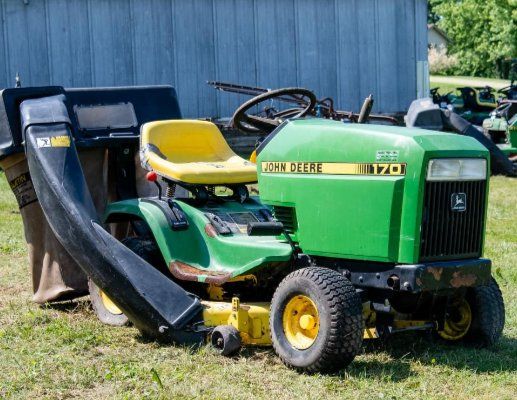John Deere 170 Lawn & Garden Tractor with Bagger