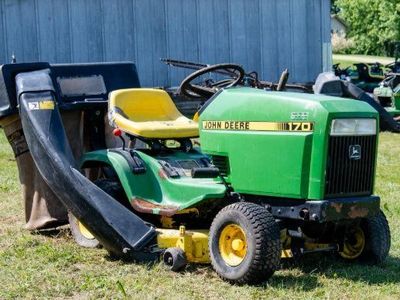 John Deere 170 Lawn & Garden Tractor with Bagger