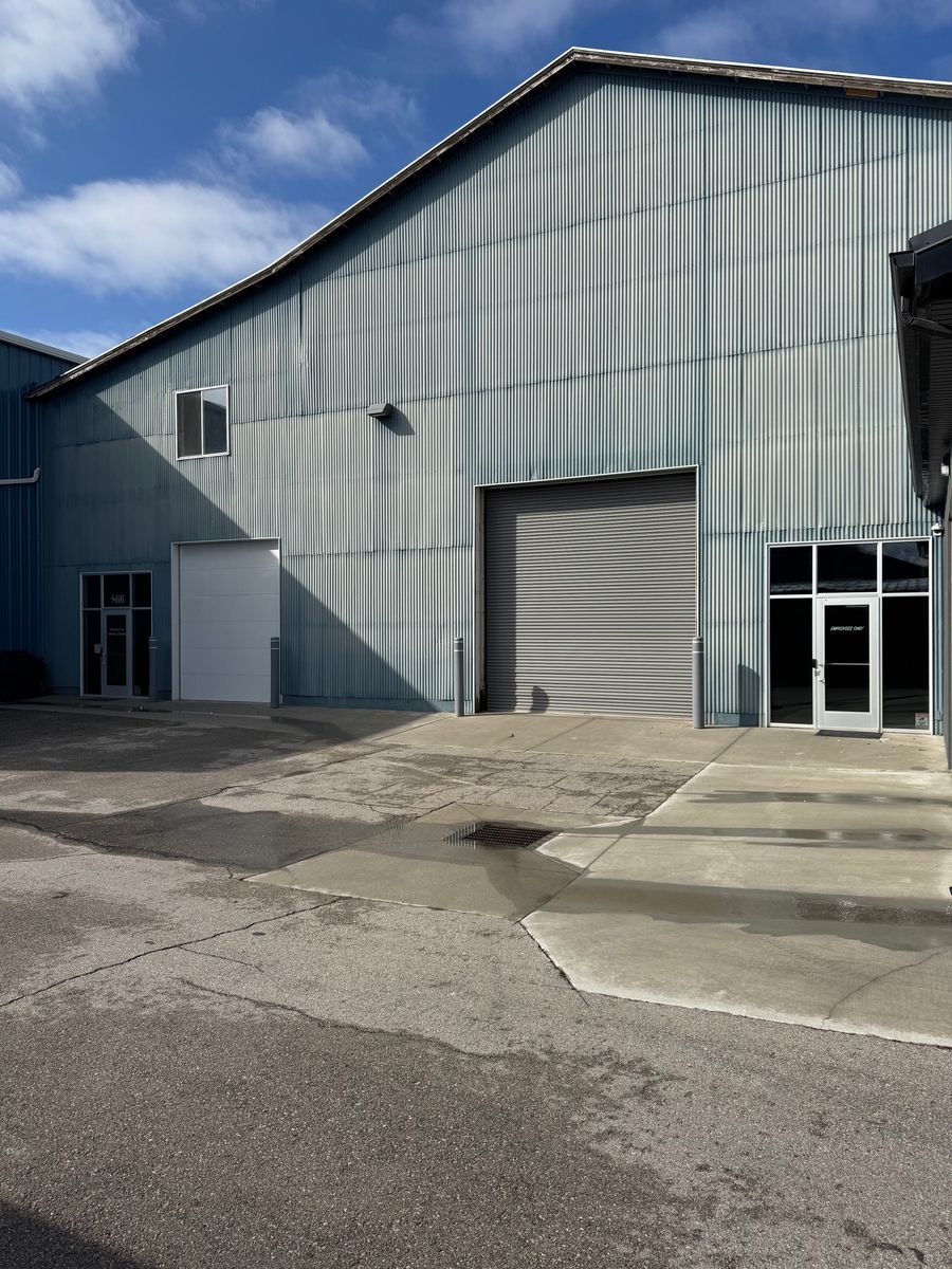 20,378 SF Temp Controlled Manufacturing- Dust Collection- 480 Volt Power