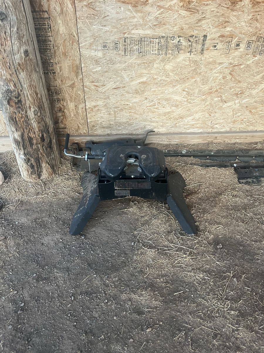 5th Wheel Hitch-Good Condition