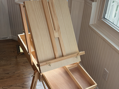 French Style Wooden Artist Easel / Sketch Box – Excellent Condition $60 OBO