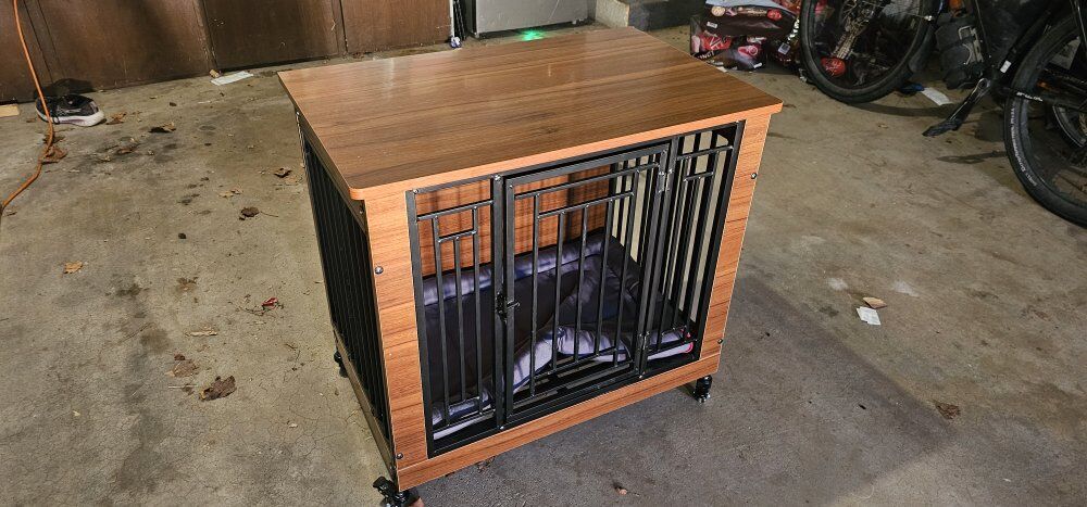 Large wood top kennel