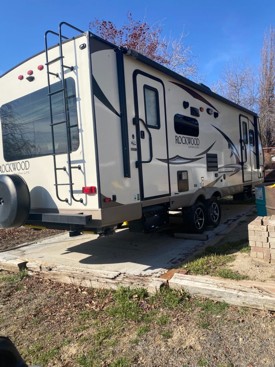 2018 Forest River Rockwood Ultra Lite Travel Trailer – 26FT
