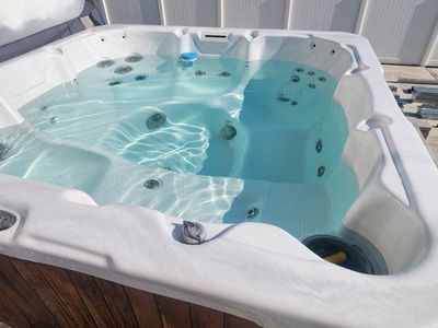 @ Home Spas, Outdoor Hot Tub Spa with Wood Panel "Looking" Cabinet, Cover Lifter, and Steps
