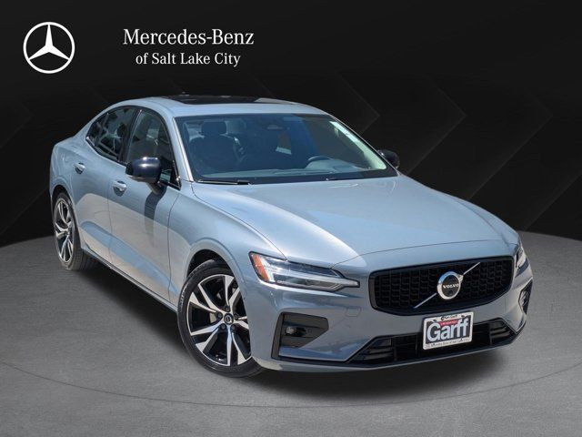 2024 Volvo S60 B5 Plus Dark Theme