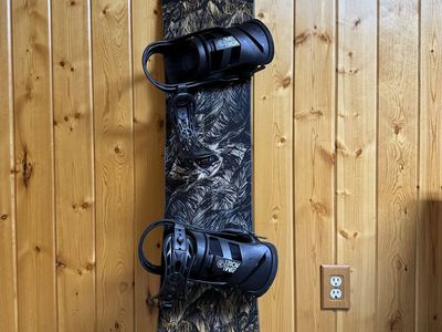 Jones 156 Snowboard With MIssion bindings