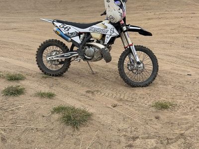 2021 KTM 250 XC Dirt Bike - New Top End & Oil Injection, White/Black, Used