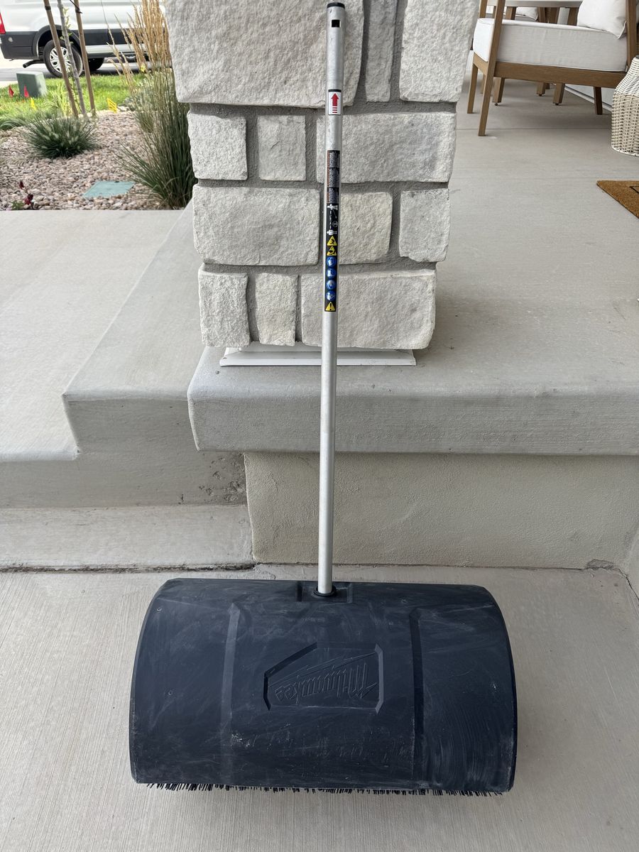 Milwaukee M18 Fuel Brush Attachment
