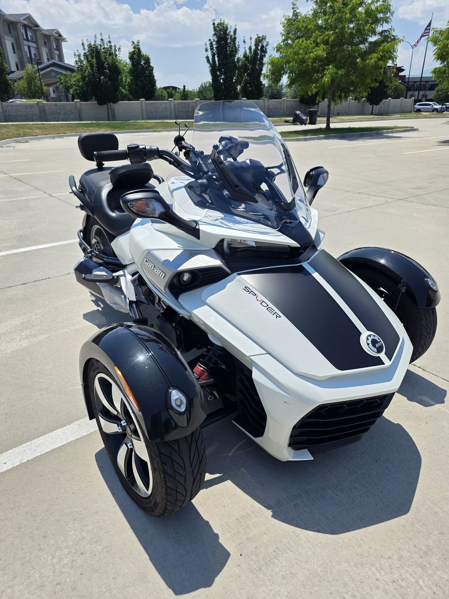 2015 Can Am Spyder SE 6 (No Clutch-Semi Automatic with Reverse)