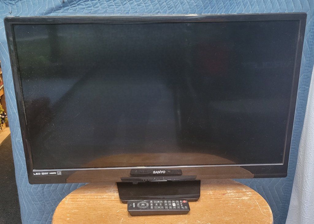 Sanyo LED TV and Vizio VO320E 32" LCD TV
