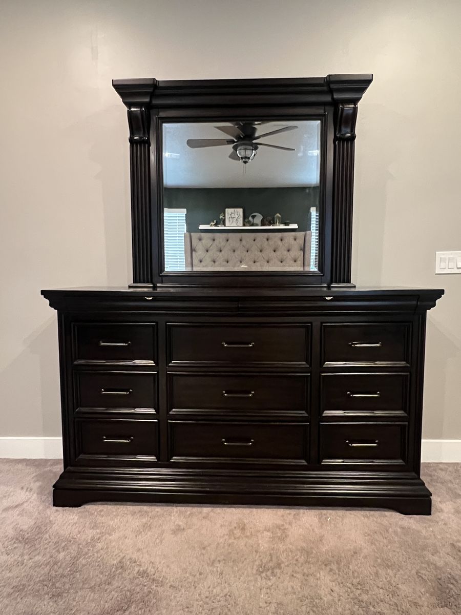 Pulaski Caldwell Bedroom Set for sale -- dresser with mirror and 2 nightstands